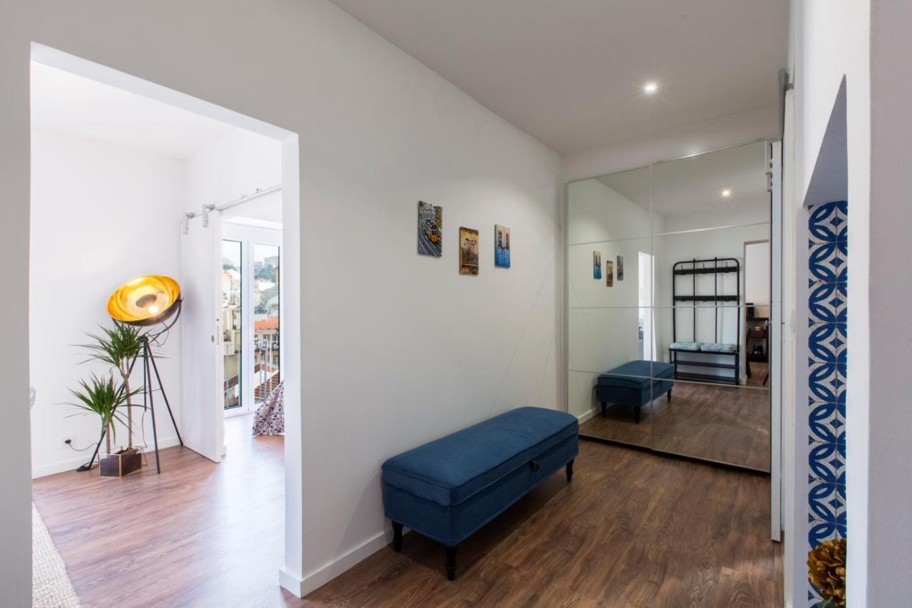Amazing Downtown Apt With Small Balcony With View Over The Castle Lisboa Eksteriør billede