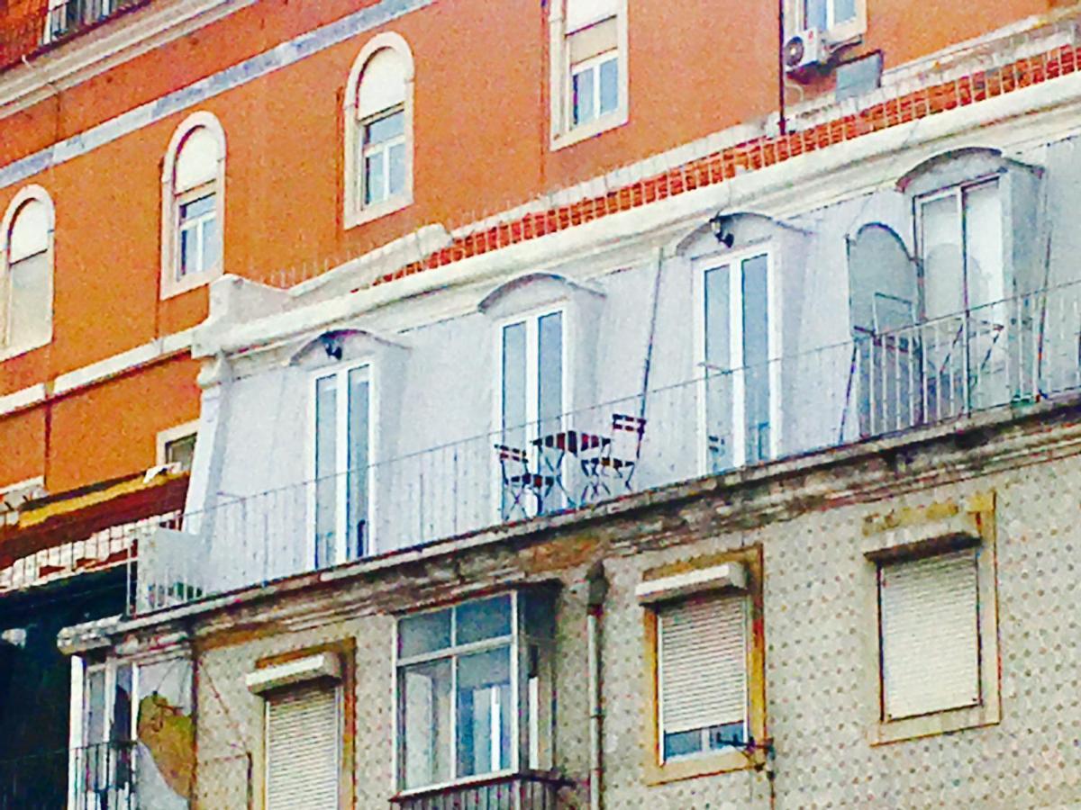 Amazing Downtown Apt With Small Balcony With View Over The Castle Lisboa Eksteriør billede